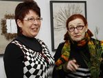 Lesung zur Finissage  Nadelimpressionen , hier mit Galeristin Sigrid Schubert