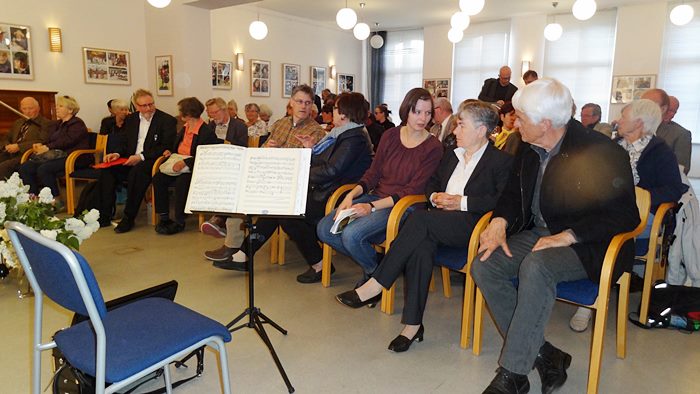 Publikum in der Alten Schule am 21.5.2015